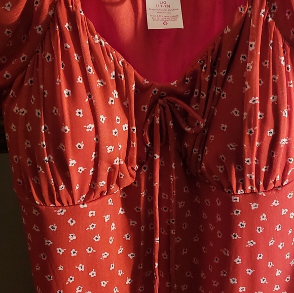 Cute red dress with built-in bra - Picture 4 of 4